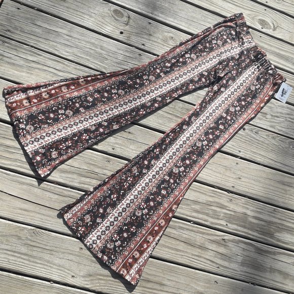 Bell Bottom Leggings Flared Leg Yoga Pants Athleisure Wear NEW with Tags - Picture 3 of 14